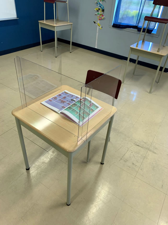 Plexiglass pour bureaux ou classe d’étudiants