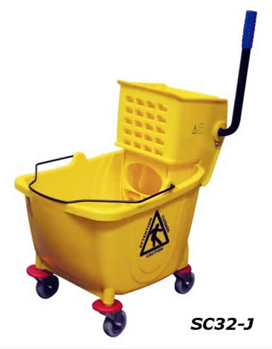 ensemble Sceau de 32 litres et une essoreuse pour 64.95 $